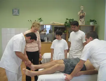 Jak se učí masírovat zrakově handicapovaní maséři?