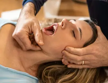 Malý kloub, který umí nadělat velké problémy: temporomandibulární skloubení